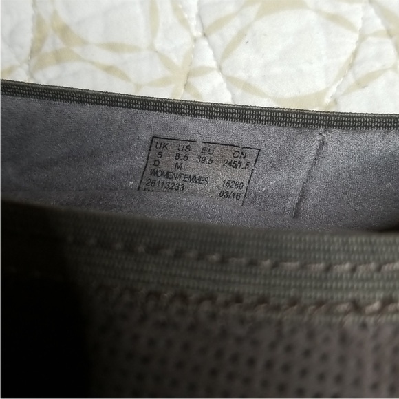 Clarks Artisan Petula Wedge Slip on Pump perforated Leather - Picture 5 of 7